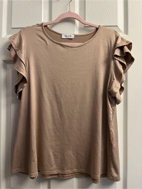 8 You & Me Women’s Ruffle Sleeve Top — Light Taupe Large